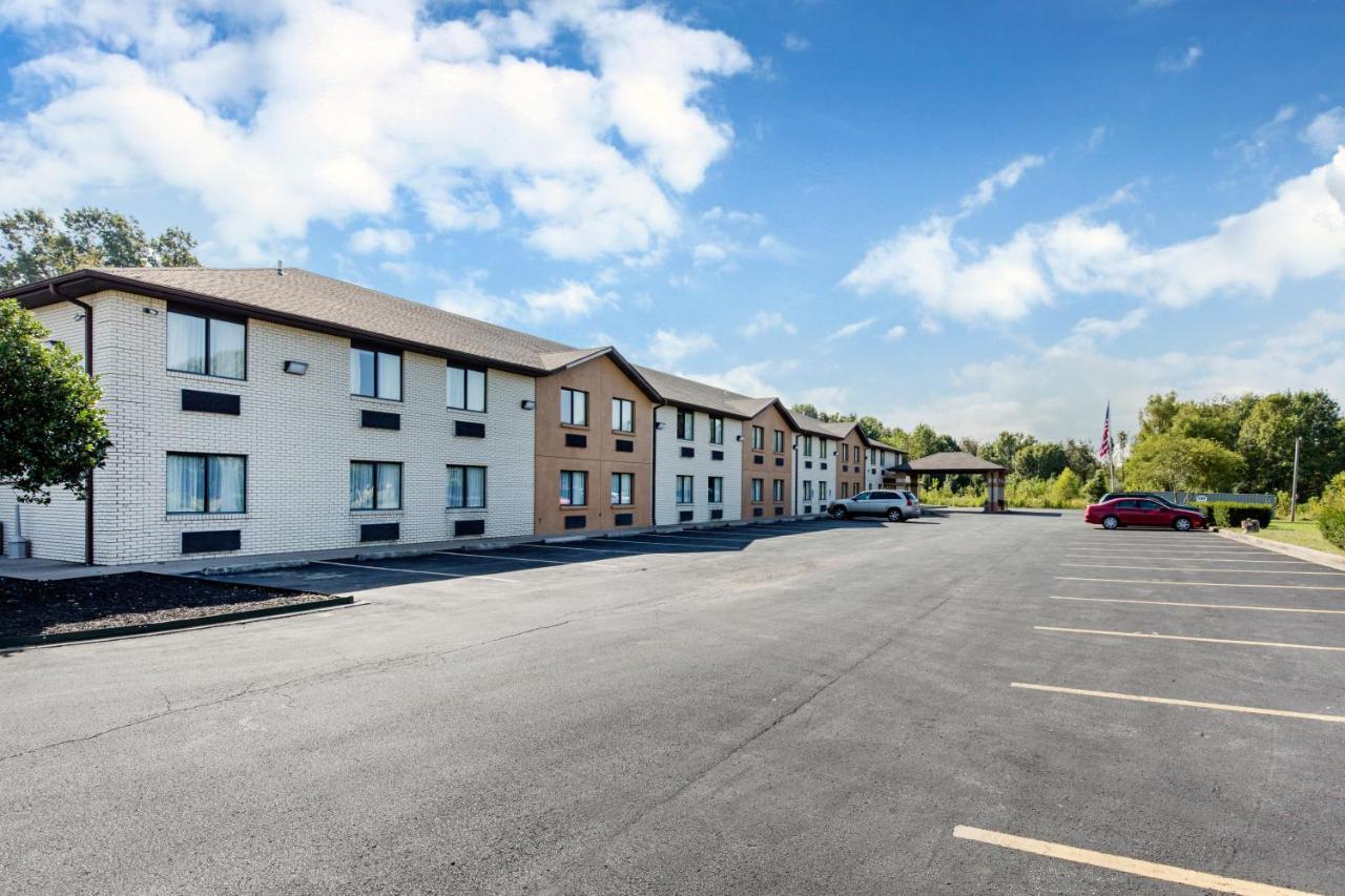 Quality Inn & Suites Metropolis I-24 Kültér fotó
