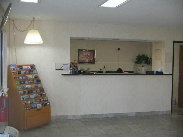 Quality Inn & Suites Metropolis I-24 Kültér fotó
